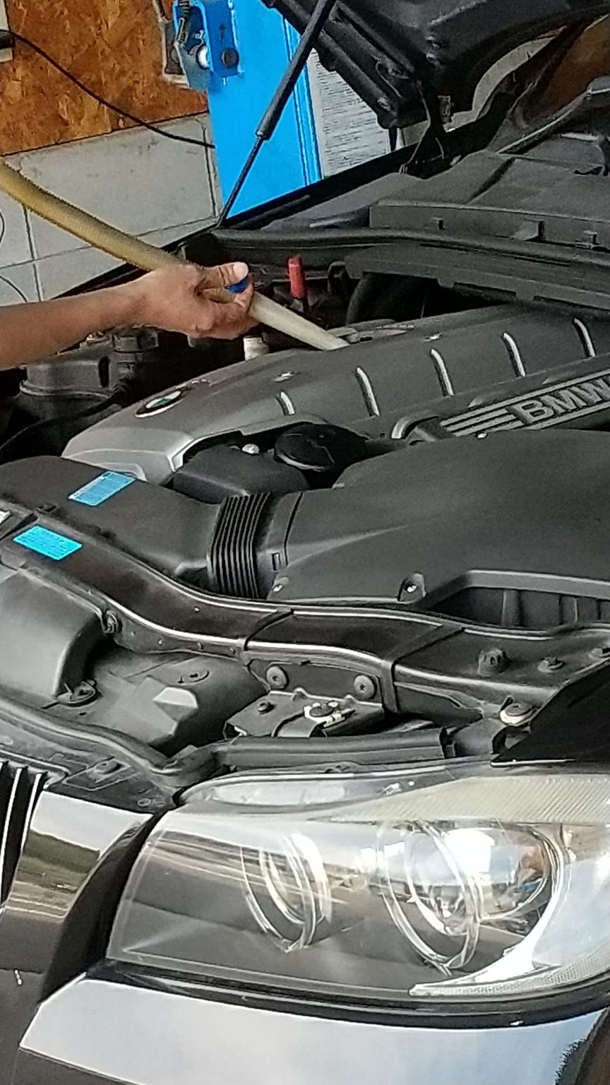 BMW ヘッドライト修理とオイル交換。 | ｜central（セントラル）｜外車