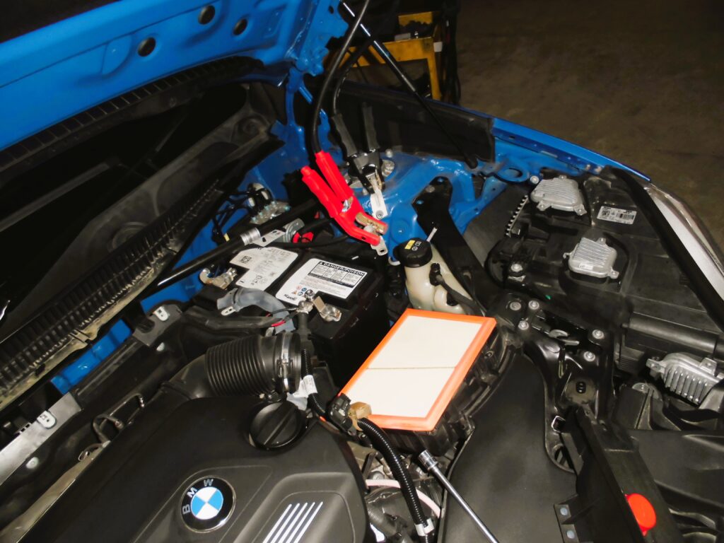 BMW X1 バッテリー交換